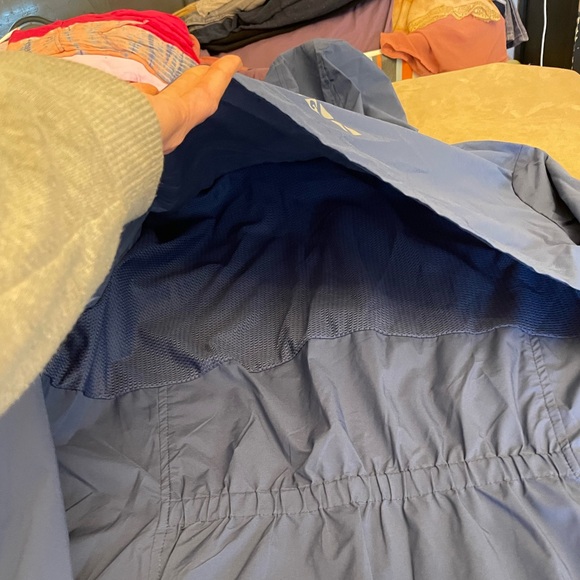 XL Women’s packable vented, hooded windbreaker jacket NWOT - Picture 13 of 14